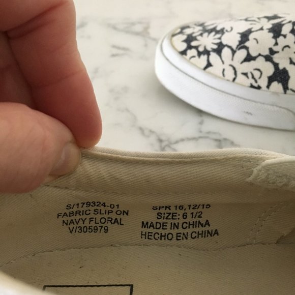 GAP Navy Floral Canvas Slip-On Sneakers 6.5M EUC - Picture 5 of 7